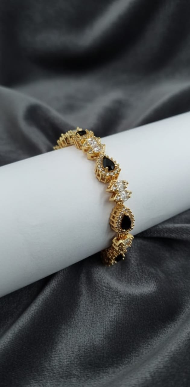 Gold & Black Teardrop Link Bracelet